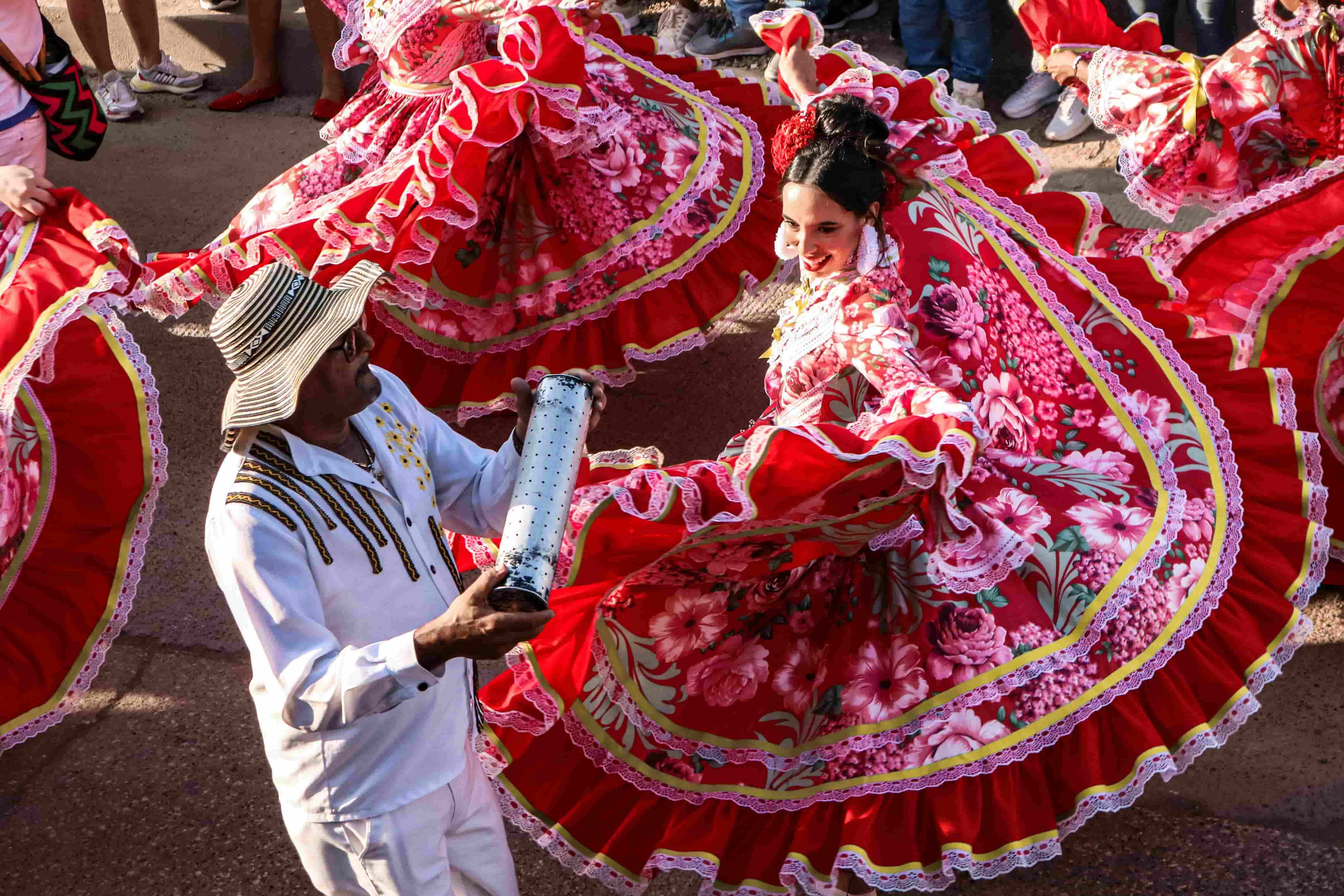 A couple in traditional costumes performing a colombian folk dance in the Atlántico region.